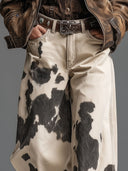 Retro und modische Westernhose mit Kuhmuster