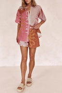 Conjunto de camisa y pantalones cortos sueltos estampados Bright Sun para vacaciones