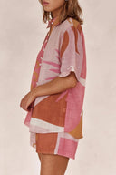 Conjunto de camisa y pantalones cortos sueltos estampados Bright Sun para vacaciones