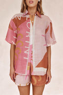 Conjunto de camisa y pantalones cortos sueltos estampados Bright Sun para vacaciones