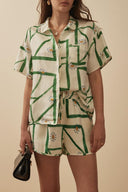 Conjunto único y delicado de blusa suelta con botones estampada y shorts