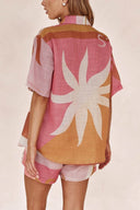Conjunto de camisa y pantalones cortos sueltos estampados Bright Sun para vacaciones