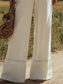Damen-weißer Leinen-Jumpsuit ohne Ärmel mit Trägern, Knöpfen und Spitzen-Design
