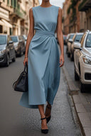 Elegant ensfarvet taljekjole
