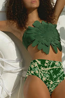 Conjunto de bikini estampado verde con acento floral