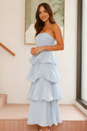 Sexy schulterfreies, rückenfreies, gestuftes Midikleid