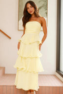 Sexy schulterfreies, rückenfreies, gestuftes Midikleid