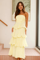 Sexy schulterfreies, rückenfreies, gestuftes Midikleid