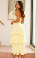 Sexy schulterfreies, rückenfreies, gestuftes Midikleid