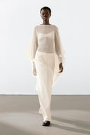 Top fluido leggero in chiffon con mantella