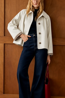 Kurzer Trenchcoat mit Knopfleiste