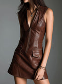 Vestido mini de cuero ecológico marrón chocolate con cremallera frontal y bolsillos utilitarios