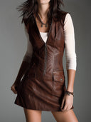 Vestido mini de cuero ecológico marrón chocolate con cremallera frontal y bolsillos utilitarios