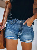 Pantaloni scurți de blugi cu aspect uzat și tiv destrămat pentru vară