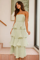 Sexy schulterfreies, rückenfreies, gestuftes Midikleid
