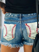 Trendy printede slim-fit slidte denimshorts med knapper