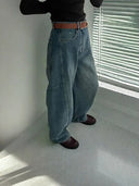Trendige, lockere Jeans mit Bogen-Schnitt
