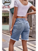 Shorts di jeans versatili con orlo sfrangiato