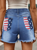 Pantaloni scurți din denim cu nasturi, imprimeu steag și aspect uzat
