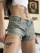 Pantaloni scurți din denim cu margini desfăcute pentru femei