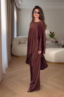 Conjunto de pantalón de pierna ancha con mangas tipo capa