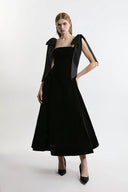 Samt trägerloses Midi-Kleid mit Schleife