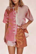 Conjunto de camisa y pantalones cortos sueltos estampados Bright Sun para vacaciones