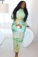 Vestido maxi psicodélico de manga larga con abertura y diseño de menta