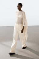 Top fluido leggero in chiffon con mantella