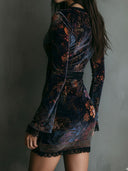 Vestido mini bodycon de terciopelo con estampado floral bohemio, escote en V y ribete de encaje