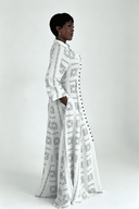 Vestido-camisa maxi com gola subida e estampado tribal geométrico