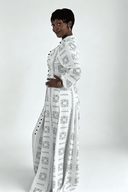 Vestido-camisa maxi com gola subida e estampado tribal geométrico