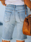 Pantaloni scurți din denim cu talie joasă, croială slim, tiv franjurat și aspect uzat