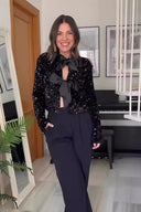 Giacca con paillettes e nodo frontale