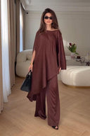 Conjunto de pantalón de pierna ancha con mangas tipo capa