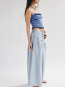 Plisserede jeans med knapper foran
