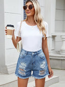 Shorts estivi in denim sfrangiato e consumato