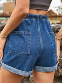 Shorts di jeans con orlo arrotolato e cintura annodata