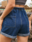 Shorts di jeans con orlo arrotolato e cintura annodata