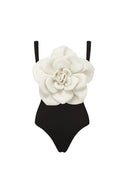 Conjunto de traje de baño de una pieza con acento floral