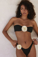 Sexet bikinisæt med halterneck og 3D blomster