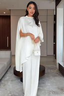 Conjunto de pantalón de pierna ancha con mangas tipo capa