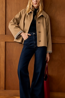 Kurzer Trenchcoat mit Knopfleiste