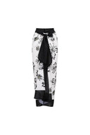 Traje de baño blanco de una pieza con estampado y apliques florales