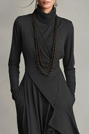 Vestido Maxi Roxo com Gola Alta, Assimétrico e Plissado