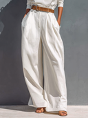 Conjunto de duas peças branco total com t-shirt larga de manga comprida e gola meia-alta e calças largas (cinto não incluído)