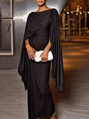 Vestido largo elegante con mangas capa drapeadas