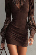 Rochie bodycon maro din piele întoarsă sintetică cu buline din satin