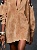 Robe courte camel en suédine synthétique à épaules dénudées
