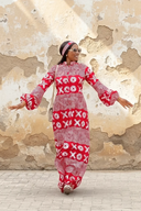 Vestido maxi con cuello alto y estampado de símbolo XO
